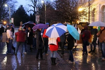 Auf der Petersstraße demonstrierte Pflegepersonal gegen die Einführung einer einrichtungsbezogenen Impfpflicht.