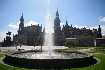 Protestbewegung färbt Dresdner Brunnenwasser grün - Aktivisten der Protestbewegung "Extinction Rebellion" haben in Dresden und anderen Städten das Brunnenwasser grün gefärbt. (Archivbild)