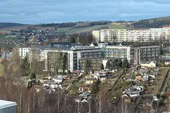 Proteste im Erzgebirge: Erzgebirgsklinikum organisiert Selbsthilfe – Lagezentrum in Stollberg geplant - Damit die Mitarbeiter des Erzgebirgsklinikums am Montag zur Arbeit kommen, erhalten sie Vignetten, mit denen sie sich ausweisen können.