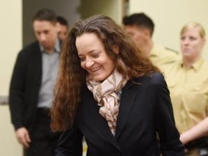 Protokoll vom NSU-Prozess: Was Beate Zschäpe aussagte - Die Angeklagte Beate Zschäpe bestreitet, an den zehn Morden, dem Banküberfall und dem Sprengstoffanschlag beteiligt gewesen zu sein.