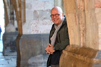 Provinz? Mitnichten! Was ein Chemnitzer Autor entlang des Purple Path erlebt hat - Autor Stefan Tschök hat ein neues Buch veröffentlicht. Dafür sprach er mit Menschen in der vermeintlichen Provinz, was ihnen die Kulturhauptstadt gebracht hat.