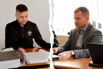 Prozess beendet? So ist der Stand des Verfahrens zwischen dem Chemnitzer FC und Ex-Geschäftsführer Marc Arnold - Der CFC um Tommy Haeder (l.) und Marc Arnold sahen sich im Dezember vor Gericht.