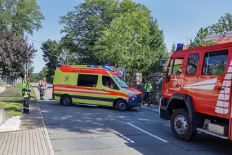 Prozess: Behinderte Frau in Oberlungwitz beim Sonnenbaden von Auto überrollt - Am 6. August 2024 wurden Rettungskräfte und Polizei wegen des Unfalls zur Wohnstätte der Lebenshilfe in Oberlungwitz gerufen.