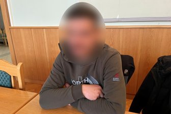 Prozess: Erzgebirger sprengt aus Eifersucht Lkw-Front in die Luft - Der Angeklagte lieferte eine Erklärung für sein Verhalten.