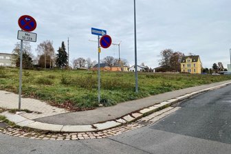 Auf der Oststraße herrscht immer Montagvormittag absolutes Halteverbot, da die Straßenreinigung durchfährt. 