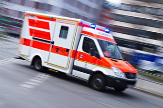 Prozess nach Gewalt gegen Sanitäter in Chemnitz: Männer mussten sich im Rettungswagen einschließen - Ein Fall von Gewalt gegen Rettungssanitäter wird derzeit vor dem Chemnitzer Amtsgericht verhandelt.