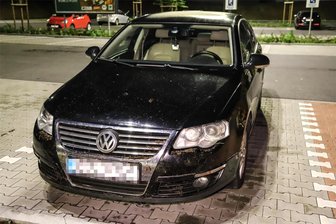 Prozess nach Kamikaze-Fahrt in Lauter: Warum ein Rewe-Räuber nur als Dieb verurteilt wurde - Mit diesem VW wurde eine Mitarbeiterin angefahren. Ob der Angeklagte daran schuld war, konnte das Gericht nicht klären.