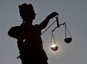 Prozess über gestohlene Baumstämme: Neuer Richter soll her - 