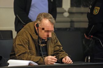 Prozess um tödlichen Garagenstreit in Zwickau: Wie ein Treffen zweier befreundeter Männer außer Kontrolle geriet - Der Angeklagte am ersten Verhandlungstag im Landgericht in Zwickau: Alkoholisiert in Streit geraten mit dem Opfer.