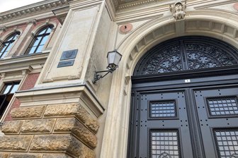 Prozess um versuchten Mord an eigenen Kindern in Zwickau: „Auf die Frage, was wir hier machen, hat der Papa nicht geantwortet“ - Wegen dreifachen Mordversuchs steht ein Zwickauer vor dem Landgericht.