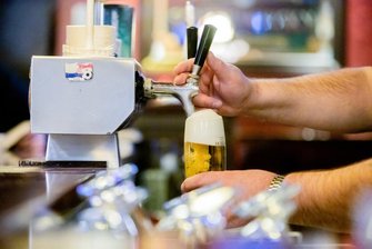 Der Inhaber eines Gastronomiebetriebes in Mittweida soll seine Verlobte angegriffen haben. Dafür musste er sich nun vor Gericht verantworten. 