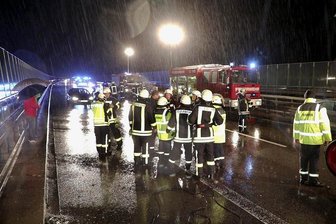 Prozess zu tragischem Unfall auf der A 72 bewegt selbst die Richterin - Mehr als 100 Einsatzkräfte waren am 3. Oktober 2019 mit 30 Fahrzeugen bei diesem Unfall auf der A 72 bei Penig im Einsatz.