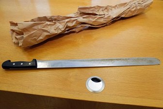 Prozessauftakt: Mann griff Kaufhausdetektiv mit Dönermesser an - 