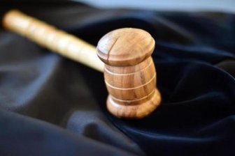 Prozessauftakt: Patientin verschluckt Gebiss - keiner merkt es -
