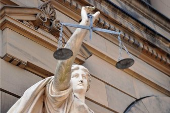 Prozessauftakt zu mutmaßlichem Totschlag in Flöha: Angeklagter kündigt Aussage an -
