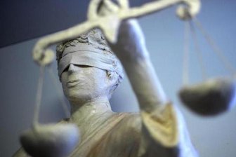 Prozessauftakt: Zwei Schüler wegen Körperverletzung mit Todesfolge angeklagt -