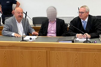 Prozessstart nach Schüssen im Wettbüro in Gießen - Die Staatsanwaltschaft legt dem Angeklagten versuchten heimtückischen Mord, gefährliche Körperverletzung sowie einen Verstoß gegen das Waffengesetz zur Last.  