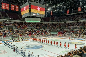 PSD-Arena und die längste Theke der Welt locken: Gastspiel der Eispiraten bei der Düsseldorfer EG wirkt wie ein Traum - Größer könnte der Kontrast kaum sein: Mit dem PSD Bank Dome erwartet die Eispiraten Crimmitschau in Düsseldorf eine Multifunktionsarena, die so ganz anders ist als das heimische Kunsteisstadion.