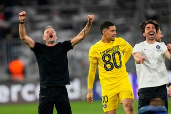 PSG-Coach sieht sein Team bereit für Titelverteidigung - Paris-Trainer Luis Enrique jubelt nach dem Einzug ins Finale der Champions League.