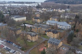 Psychiatrie: Mehr Patienten in ambulanter Behandlung - Das Sächsische Krankenhaus in Rodewisch: Die Einrichtung mit den Schwerpunkten Psychiatrie und Psychotherapie für Kinder, Jugendliche und Erwachsene sowie für Neurologie registriert einen deutlichen Anstieg der Störungen infolge der Pandemie.
