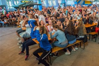 Public Viewing zur Fußball-EM in Region Aue/Schwarzenberg ist möglich - doch bislang nicht geplant - Letztmalig gab es im Icehouse Aue beim WM-Vorrundenspiel Deutschland gegen Südkorea ein gemeinsames Fußball-Schauen. Die 0:2 Niederlage bedeutete 2018 das vorzeitigen WM-Aus für Jogis Elf. 