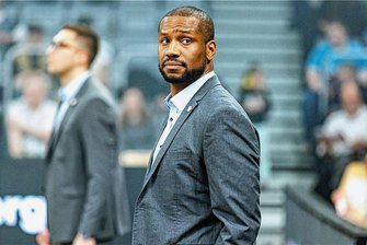 Publikumsliebling Virgil Matthews zum Abschied bei den Niners Chemnitz: "Bis Rodrigo Pastore aufhört, kann ich lange warten" - Der 39-jährige Virgil Matthews war sechs Jahre Spieler und zuletzt zwei Jahre lang Co-Trainer bei den Niners Chemnitz. Ab der kommenden Saison wird er Cheftrainer bei den Nürnberg Falcons.