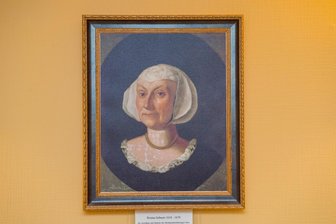 Pünktlich vor dem Frauentag: Lesung in Freiberg widmet sich Powerfrau aus dem Erzgebirge - Ein Bildnis von Rosina Schnorr hängt im Hotel „Blauer Engel“ in Aue. Hartmut Schnorr von Carolsfeld, ein Nachfahre, hat es der Inhaberfamilie geschenkt. Um Rosina Schnorr geht es am 7. März in einer Lesung von Eberhard Görner in Freiberg.