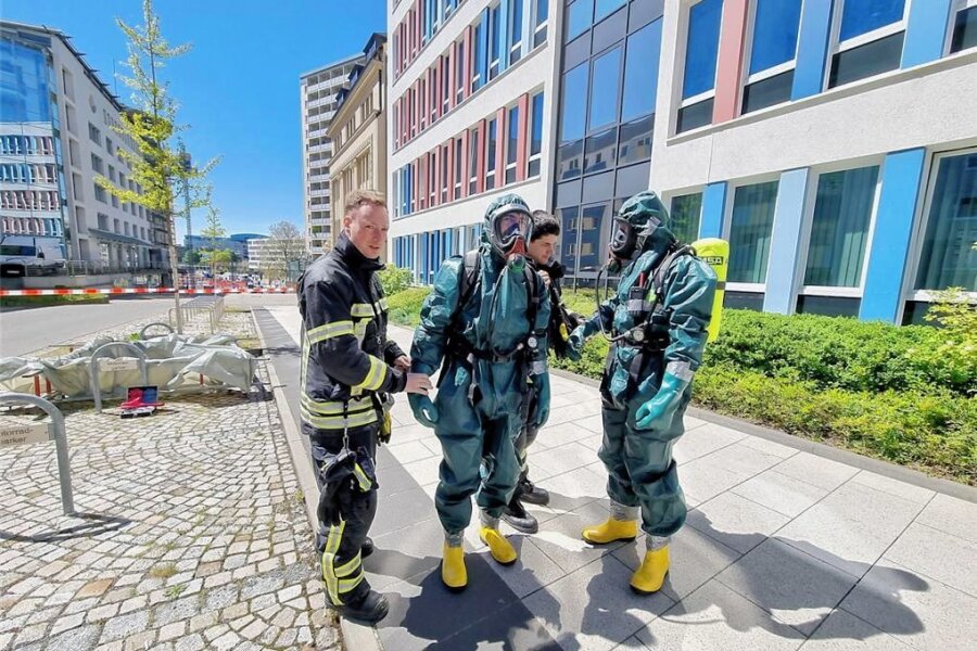 Pulverfund und Feueralarm: Mehrere Einsätze in der Chemnitzer Innenstadt - Am Technischen Rathaus am Friedensplatz wurde weißes Pulver entdeckt. Die Feuerwehr rückte an. 