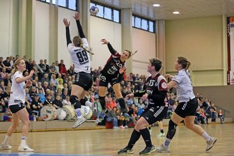 Punkteteilung für Zwickauer Handballerinnen - BSV-Spielerin Petra Nagy beim Wurf