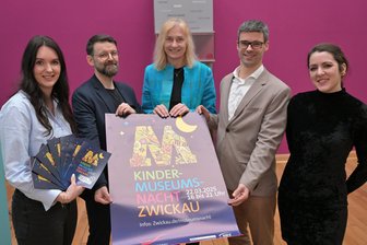Puppentheater steigt bei Kindermuseumsnacht in Zwickau ein - Lisa Schreiber, Dominik Wirth, Dr. Bianca Dommes, Marcus Fischer und Christiane Stöckert.