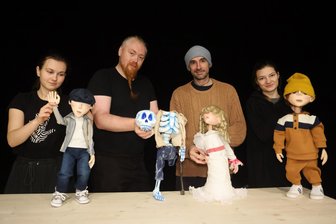 Puppentheater Zwickau: „Große Jungs weinen nicht“ - Im Puppenheater in Zwickau wird das Stück „Große Jungs weinen nicht“ aufgeführt. Das Foto entstand bei Proben dazu.