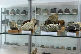 Purple Path soll Gäste 2025 auch nach Callenberg führen - Die Nickelerzausstellung in der Kulturellen Begegnungsstätte des Callenberger Ortsteils Reichenbach soll im Chemnitzer Kulturhauptstadtjahr 2025 ein Ziel des Rundweges "Purple Path" werden.