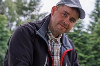 Putzaktion in Dorf im Erzgebirge - Grumbachs Ortsvorsteher Michael Winkler hofft, dass am Sonnabend viele an der Putzaktion teilnehmen.