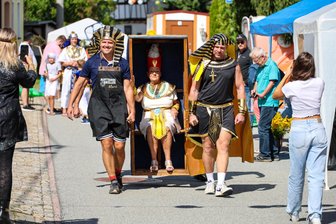 Pyramiden, Pharaonen, Papyrus: Johanngeorgenstädter Altstadtfest entführt ins alte Ägypten - Ein Abstecher in das alte Ägypten wurde mit dem Umzug beim Altstadtfest in Johanngeorgenstadt unternommen.