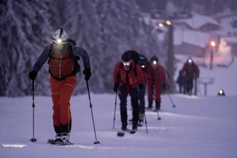 Quälerei am Fichtelberg: Die Steigfellmetzelei muss man mögen - Diesen Freitag beginnt 10 Uhr der Anmeldezeitraum für das Event am 27. Januar 2024. "Es wird nicht lange dauern, dann sind wir ausgebucht", prophezeit Martin Lützendorf von den Organisatoren des Skimountaineerings am Fichtelberg in Oberwiesenthal, das sie Steigfellmetzelei genannt haben.