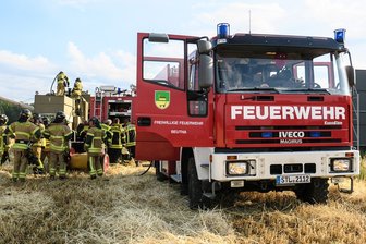 Qualm aus Mähdrescher - Feuerwehreinsatz -
