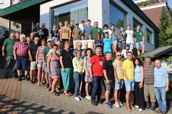 Qualmende Züge, rauchende Köpfe: Stollberger Schachspieler bereiten sich im Harz auf die neue Saison vor - Die Stollberger Schachspieler um Steffen Hold (vorn rechts) waren in der „Villa Seeschlösschen“ untergebracht.