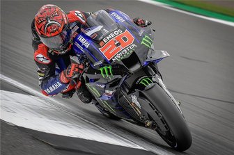 Quartararo bleibt das Maß aller Dinge - Der Franzose Fabio Quartararo in Silverstone auf dem Weg zu seinem Sieg im MotoGP-Rennen. 