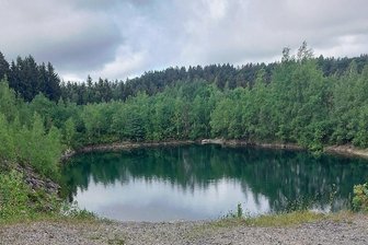 Quarzitsteinbruch: Idyllisches Naturareal ist in Gefahr - Der ehemalige Quarzitsteinbruch in Schöneck.