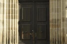 Querdenker-Thesen zum Reformationstag -  Welche Thesen ließen sich zum diesjährigen Reformationstag an das Portal des Dom St. Marien Freiberg schlagen? 