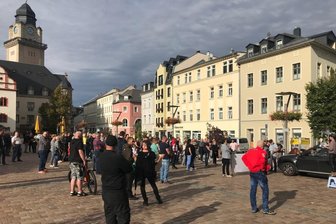 Querdenker treffen in Plauen auf Gegenprotest -