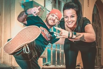 Quereinstieg mit coolen Shirts: Ein Skater-Label aus dem Erzgebirge startet durch - Candy und Lisa Back aus Thum designen T-Shirts und mehr für Skater und Rallye-Fans und jeden, dem es gefällt. 