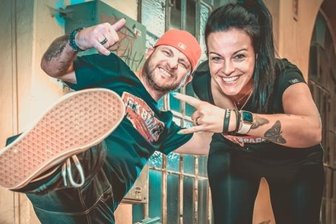 Quereinstieg mit coolen Shirts: Zwei Thumer und ein Skater-Label - Candy und Lisa Back aus Thum designen T-Shirts und mehr für Skater und Rallye-Fans und jeden, dem es gefällt. 