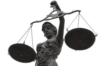 Quintett wegen Einbrüchen und Diebstählen vor Gericht -
