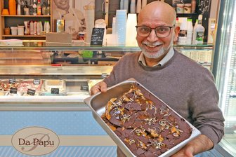 Quitte, Schwarztee, Guinness und Kaktusfeige: In Zwickau locken neue Eissorten - „After Three“ heißt die neue Eiskreation von Padam Sharma im „Da Papu“: mit schwarzem Tee, Nougat, Karamell und Ingwer.