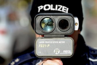 Quiz: Wie gut kennen Sie die neuen Bußgelder? - Vorsicht, teure Fotos: Der veränderte Bußgeldkatalog bringt härtere Strafen für Tempoverstöße. 