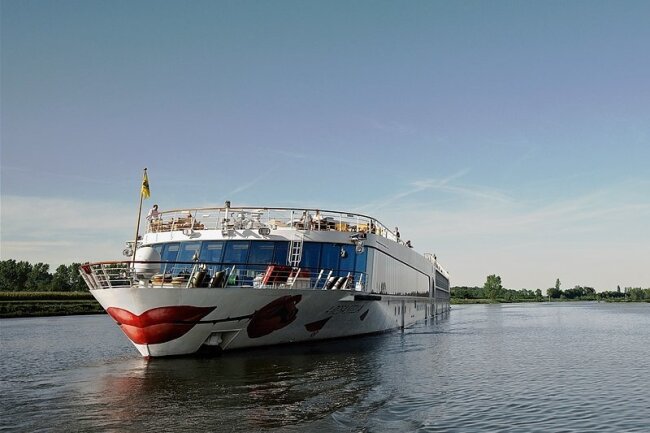 R(h)einstes Vergnügen - Die Rose im Kussmund: das Markenzeichen der insgesamt elf Flusskreuzfahrtschiffe von Arosa.