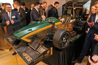 Racingteam fährt souverän zum Sieg - Das WHZ-Racingteam mit seinem Rennwagen Ernie.