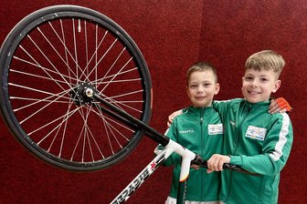 Radball: Fraureuther Nachwuchsduo auf dem besten Weg Richtung Deutsche Meisterschaft - Noah Teichmann (links) und Alois Hupfer vom RV Edelweiß Fraureuth trennt nicht mehr viel von der Teilnahme am Viertelfinale der Deutschen Meisterschaft.