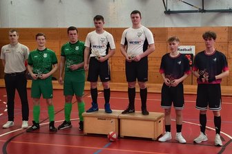 Radball-Junioren aus dem Erzgebirge dringen ins DM-Halbfinale vor - Sicherten sich im DM-Viertelfinale den Turniersieg: Paul Partzsch und Markus Kropat (Mitte).